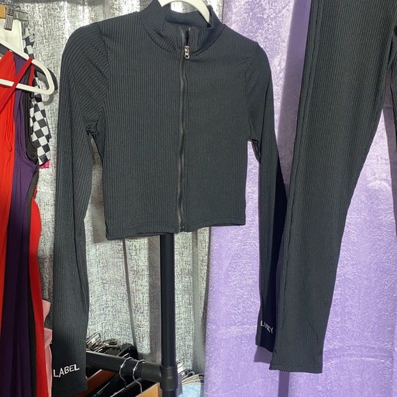 Trendy Black 2pc Lucky Label Set - Picture 7 of 8